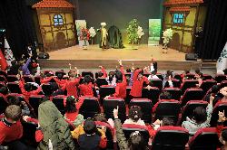 ÖĞRENCİLERE TİYATRO ETKİNLİĞİ