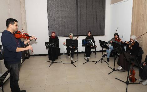 ALİ ULVİ KURUCU GENÇLİK MERKEZİ’NDE EĞİTİMLER SÜRÜYOR