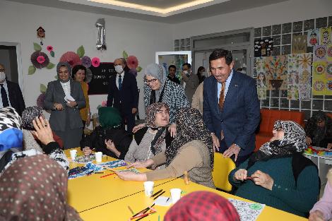 AK PARTİ GENEL BAŞKAN YARDIMCISI BELGİN UYGUR ALZHEIMER GÜNDÜZ YAŞAM MERKEZİ’Nİ ZİYARET ETTİ