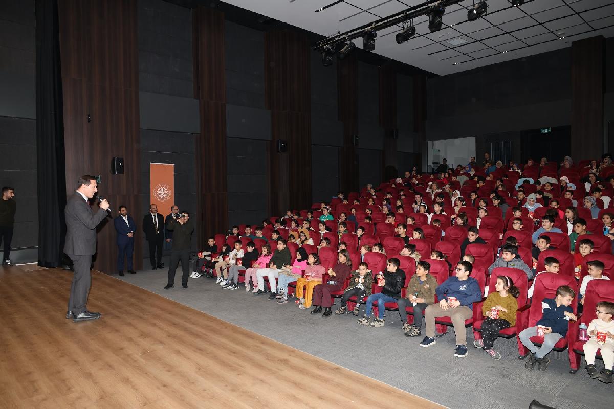 BAŞKAN KILCA ÖĞRENCİLERİN MUTLULUĞUNA ORTAK OLDU