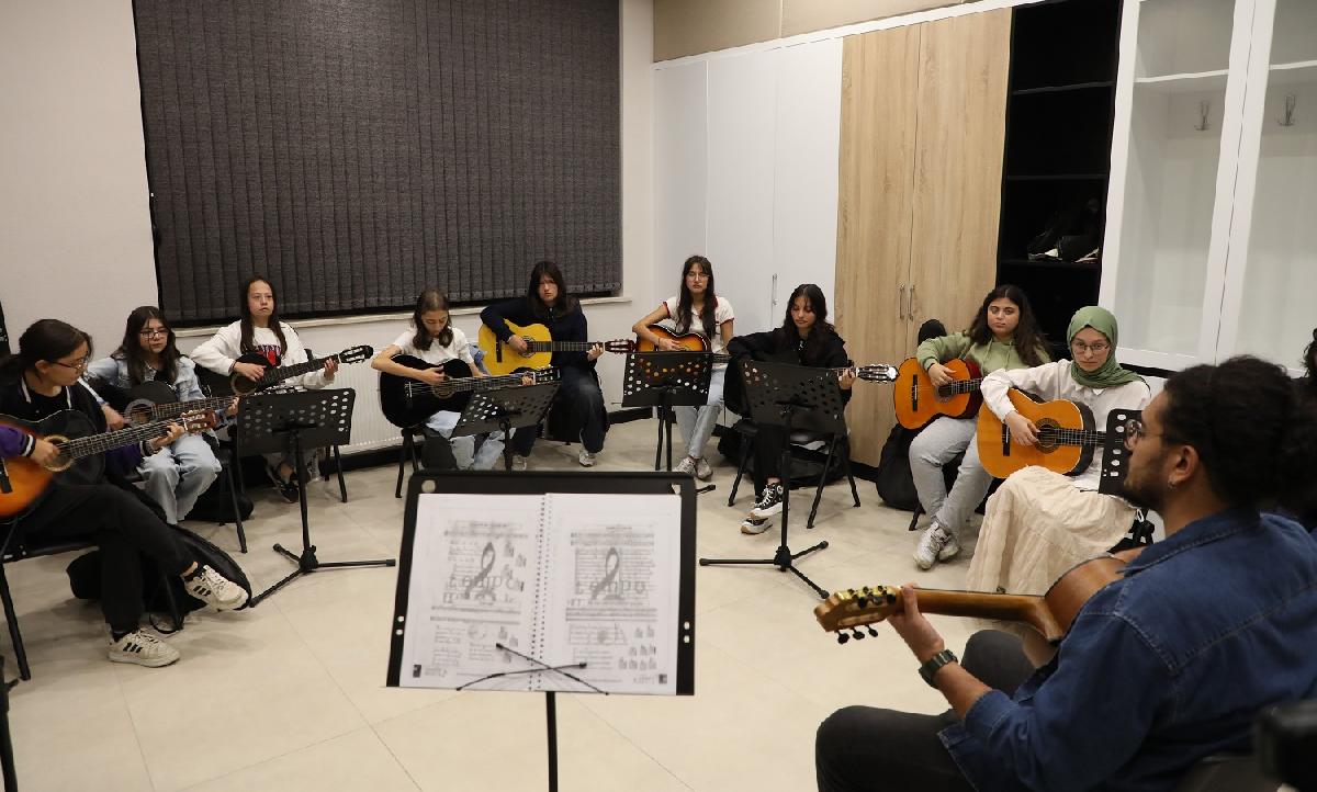 ALİ ULVİ KURUCU GENÇLİK MERKEZİ’NDE BAHAR DÖNEMİ KAYITLARI BAŞLIYOR