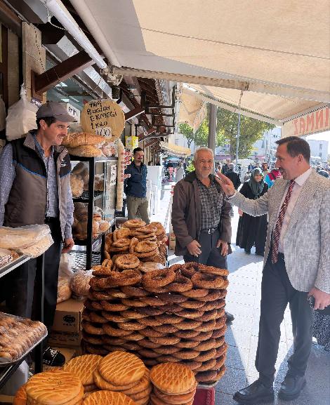 BAŞKAN KILCA, AZİZİYE CAMİİ ÇEVRESİNDE ESNAFLA BULUŞTU
