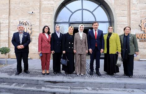 BAKAN GÖKTAŞ HOŞKUBBE MİLLET KÜTÜPHANESİNİ ZİYARET ETTİ