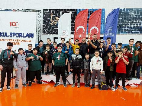 KARATAY BELEDİYESPOR GÜREŞ TAKIMI KAHRAMANMARAŞ’TAN İKİNCİLİKLE DÖNDÜ